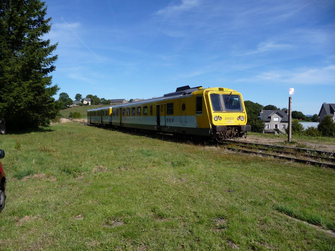 Autorail jaune