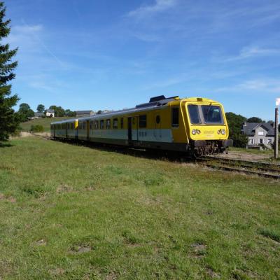 Autorail jaune